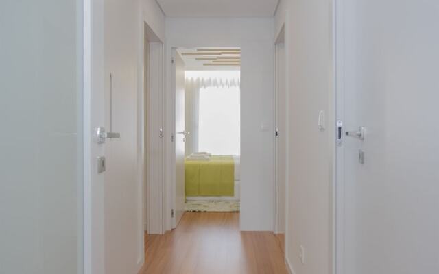 Liiiving - Luxury River View Apartment III