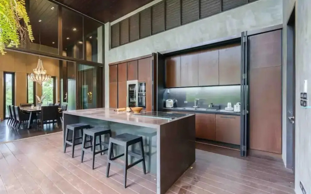 Luxury Pool Villa With Jacuzzi & Lift by Thonglor