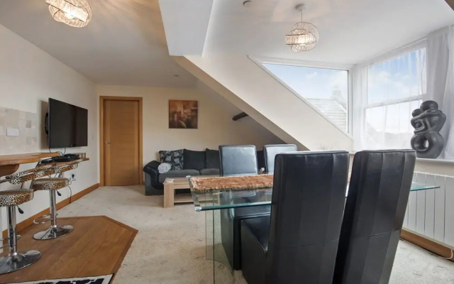 84 Kingsway