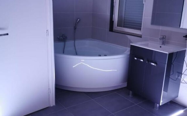 Appartement GRIS - LOVE SUITE - BALNEO-JACCUZI