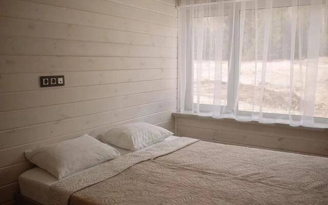 Valley Sunny, Everest Building