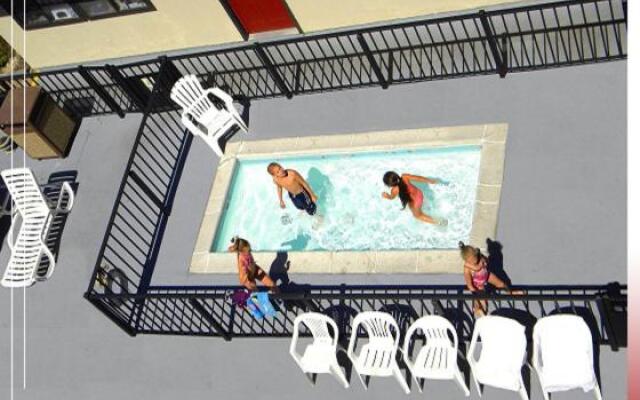 Cerca Del Mar Motel