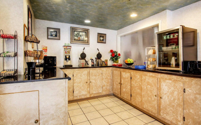 Econo Lodge Inn & Suites Diamondhead