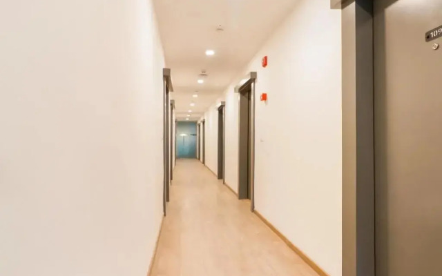 325 South Tukoganj by Oyo Rooms