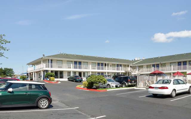 Motel 6 Tacoma, WA - South