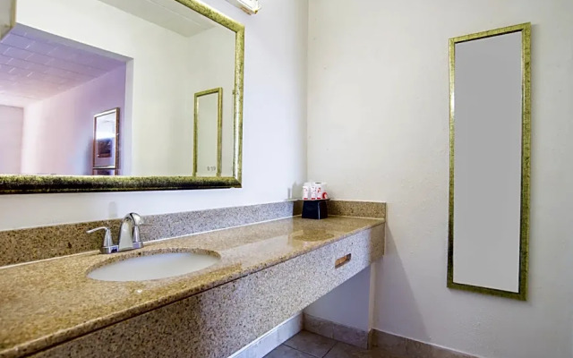 Oyo Hotel Baltimore Hwy 40