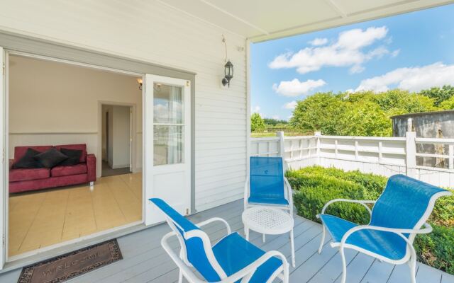 Magnificent Karaka Estate with Swimming Pool
