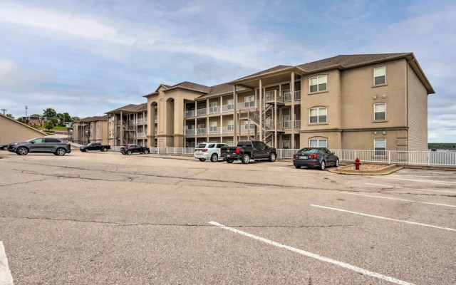 Condo With Lakefront Patio & Community Perks!