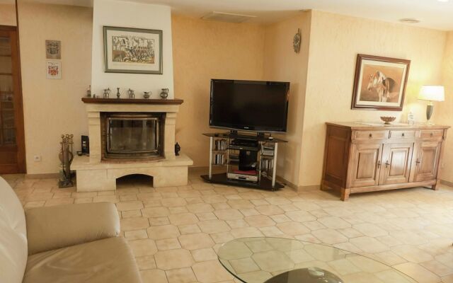 Fabulous Holiday Home With Swimming Pool in Narbonne