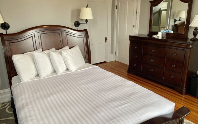 Captain Wohlt Inn Bed & Breakfast