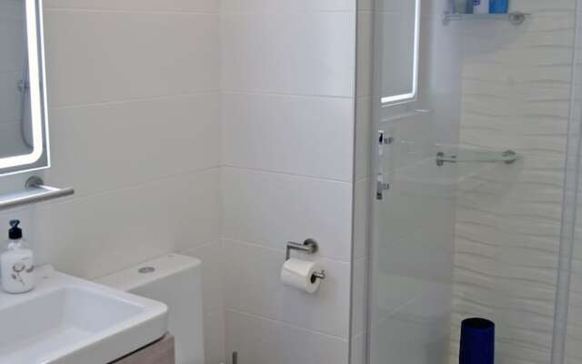 Apt with Sea View & Pool 5
