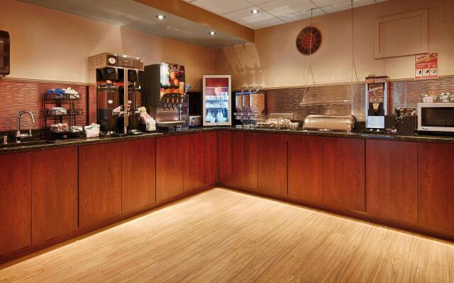 Best Western Plus Coastline Inn