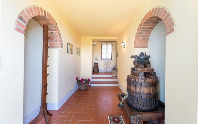 Stunning Home in Cortona With Outdoor Swimming Pool, Wifi and 6 Bedrooms