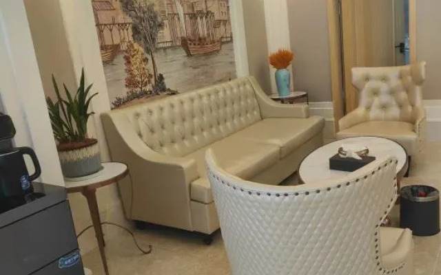 Vienna Hotel (Panzhou Donghu Park)