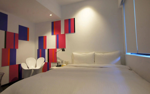 color fun inn