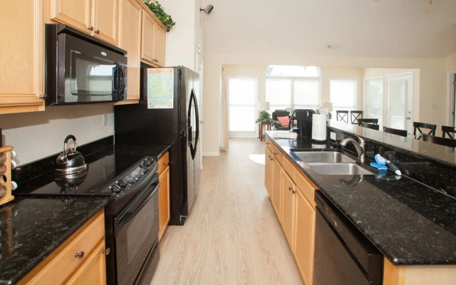 Coastal View VI - 6 Br Home