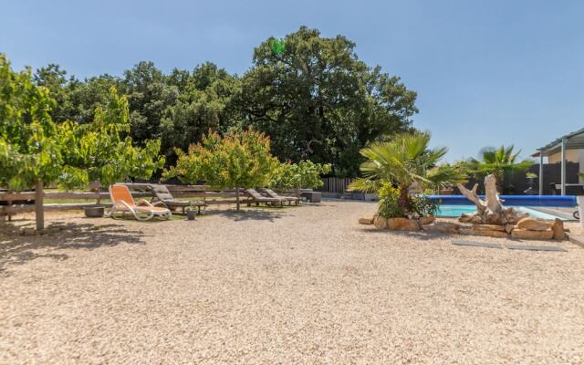 Serene Villa in Saint-Victor-la-Coste with Private Pool