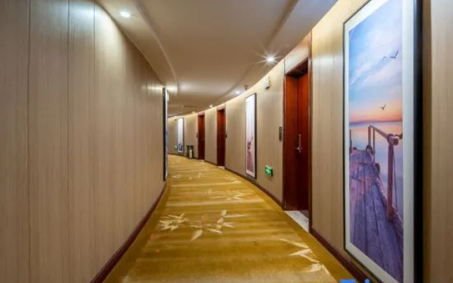 Yacht Holiday Hotel