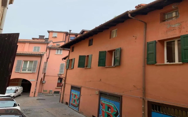 whouse suite GOLD TOWERS