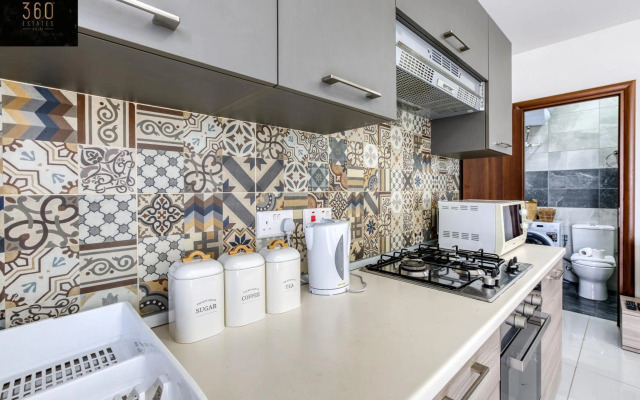 Spacious, 1BR duplex off UNI/Hospital with WIFI by 360 Estates