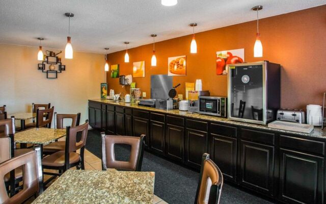 AmericInn by Wyndham Mosinee Central Wisconsin Airport