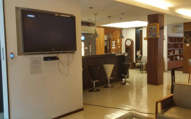 At One Inn Hualamphong Hotel