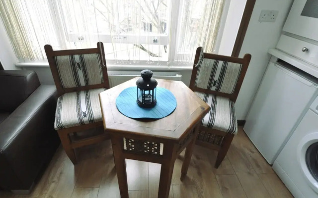 Fg Property - Earls Court, Kempsford Gardens Flat A