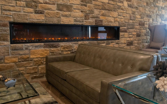 Cobblestone Hotel & Suites - Two Rivers