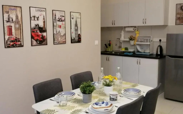 Lovely Mines Astetica Lake View Seri Kembangan 2BR