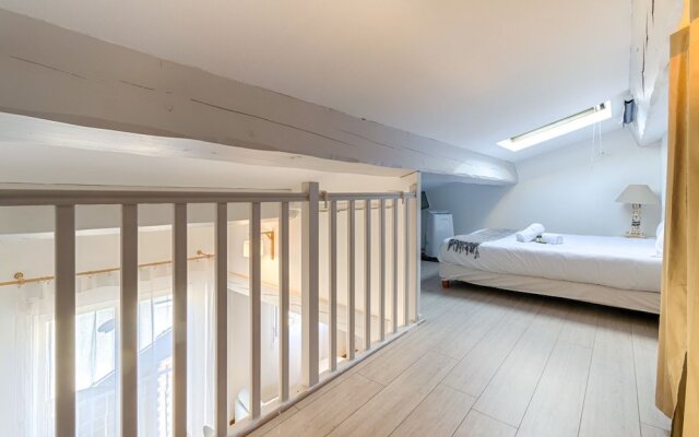 Quiet Duplex - Private Garage - Close to Transport