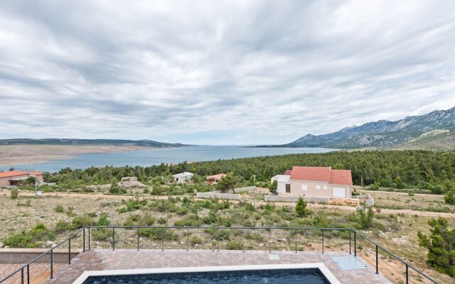 Elegant Villa in Jasenice With Private Swimming Pool