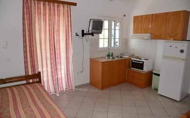 Matina Apartments Tyros