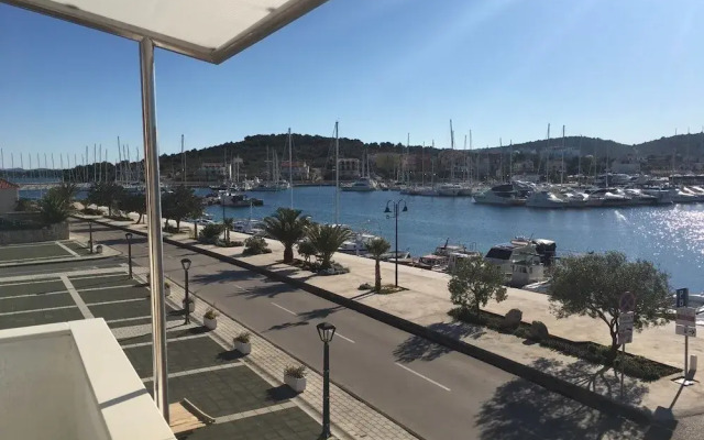 Mar - 10 m From sea - A1