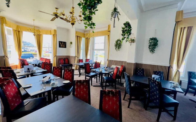 Four Oaks Hotel
