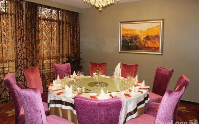 Yinchuan Juli Six Red Hotel