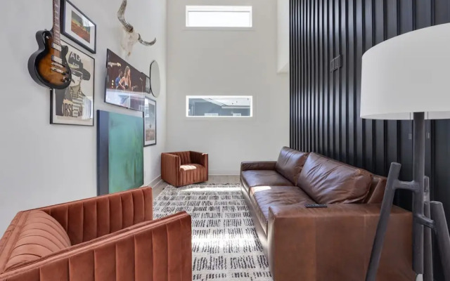 Elevate - Modern Luxury - Stunning City Views