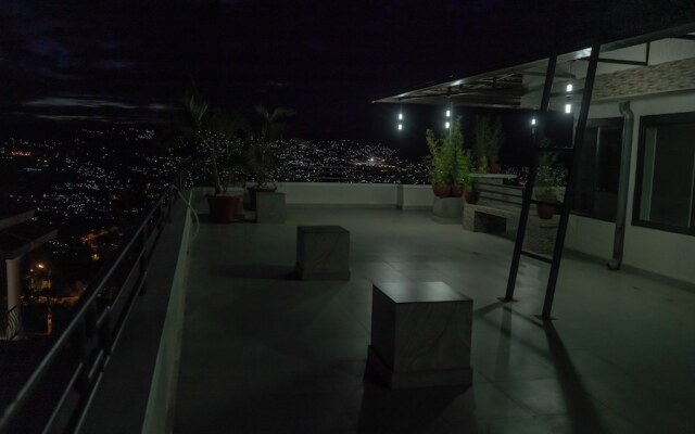 Rooftop View Apartments Rebero