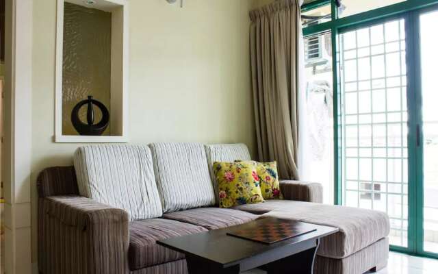 Luxurious Condo Near Gurney