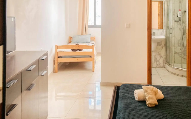 XL Central Home - Sleeps 10 people