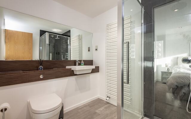 Luxury Balcony Apartment with Parking
