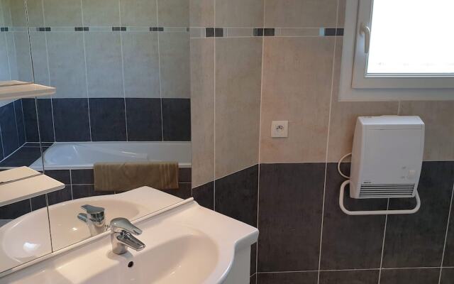 Spacious Villa Near Villemoustaussou With Pool