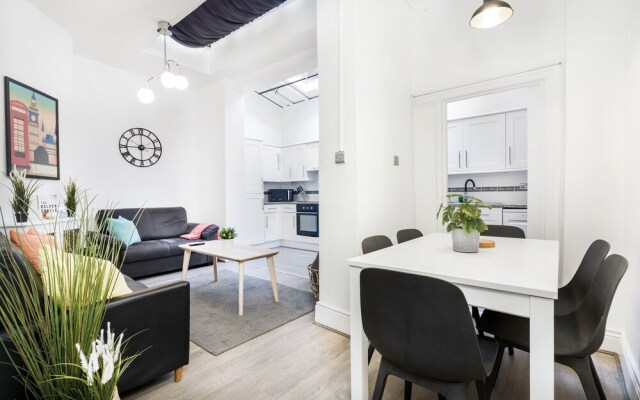 2 Bedrooms Apartment in Central London