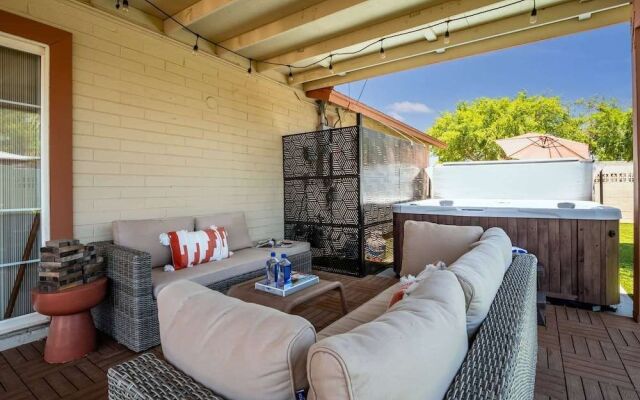 5BR Sleeps 10 Hot Tub Fire Pit Games & Walk to ASU