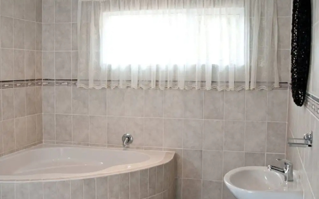 Rostalyn Guesthouse