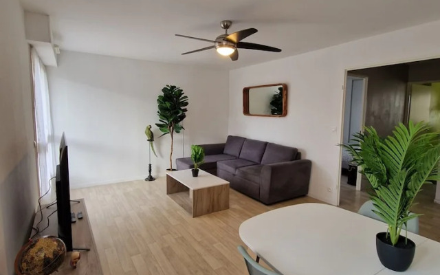 Cozy City Retreat With Balcony, Le Mans