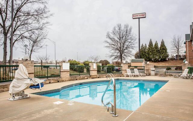 Red Roof Inn & Suites Cornelius – Lake Norman