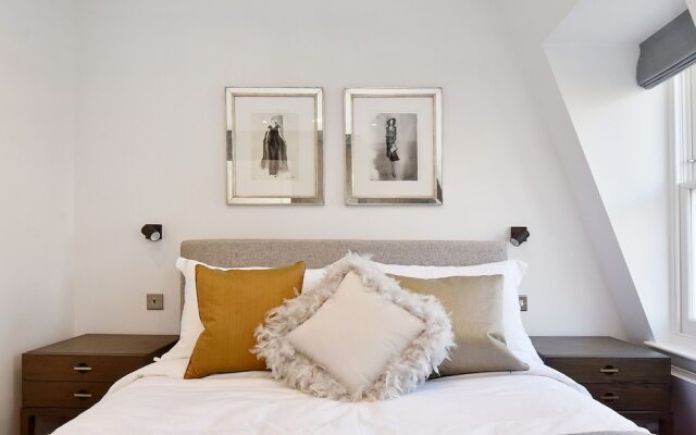 Chic Apartment in London near Picadilly Circus and Dior