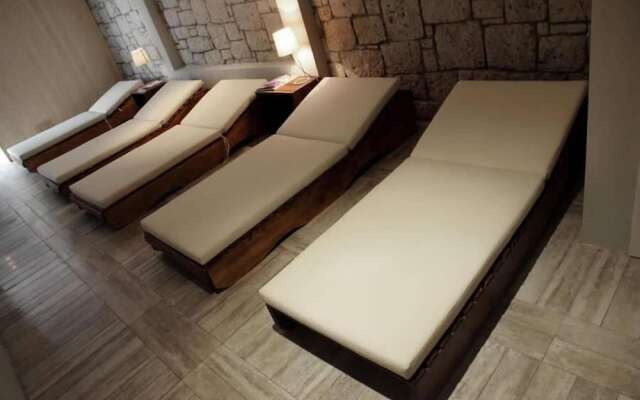 Kondo Suites & Residence