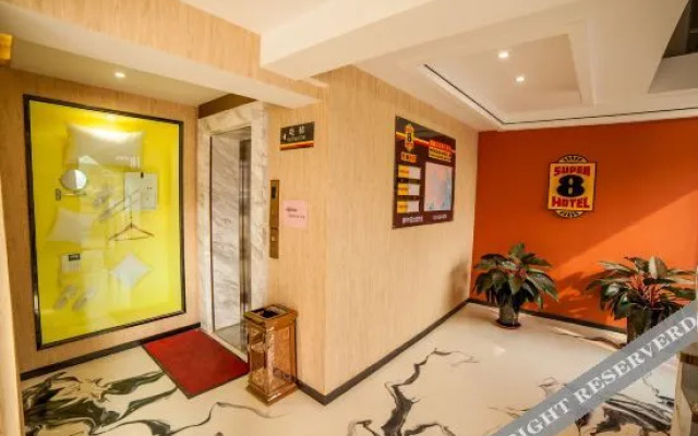 Super 8 Hotel (Weifang Yihe First City Gudemao)