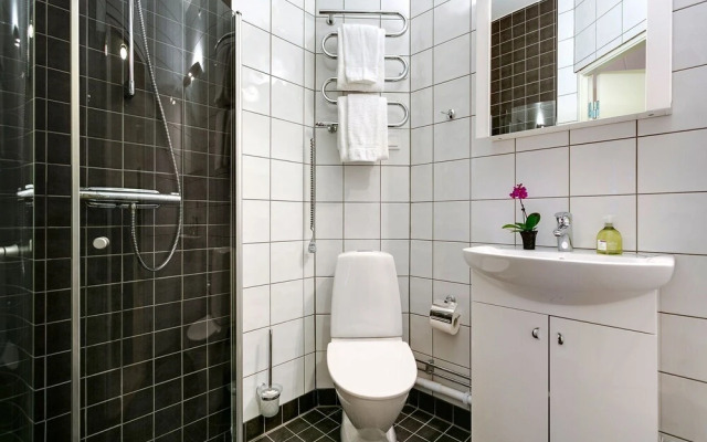 Part-Time Home Hotel Rotebro Station